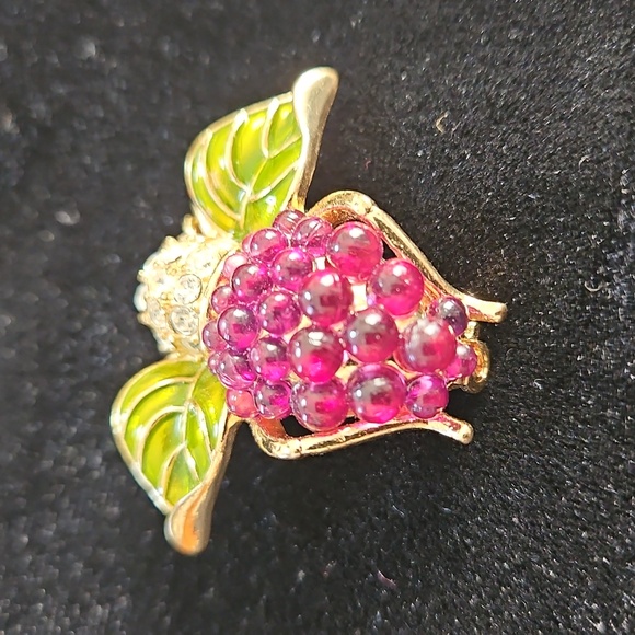 Bee Brooch, Joan Rivers Collection - Picture 2 of 3
